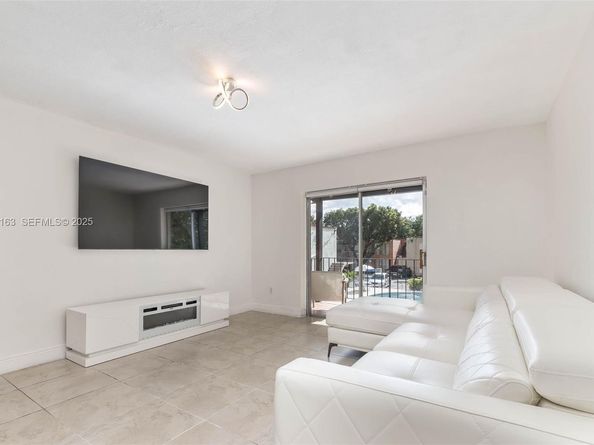 10748 N Kendall Dr N22, Miami FL 33176