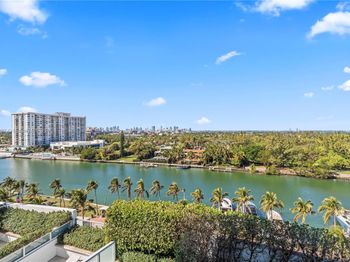4401 Collins Ave