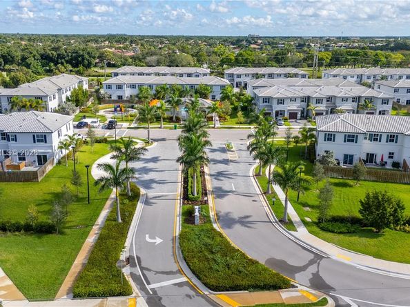 12022 NW 46th St, Coral Springs FL 33076