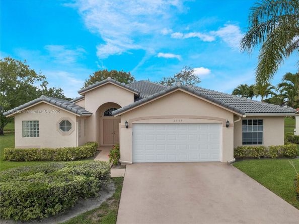 2549 Egret Lake Dr, Green Acres FL 33413