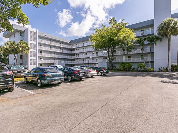 1402 NW 80th Ave 302, Margate FL 33063