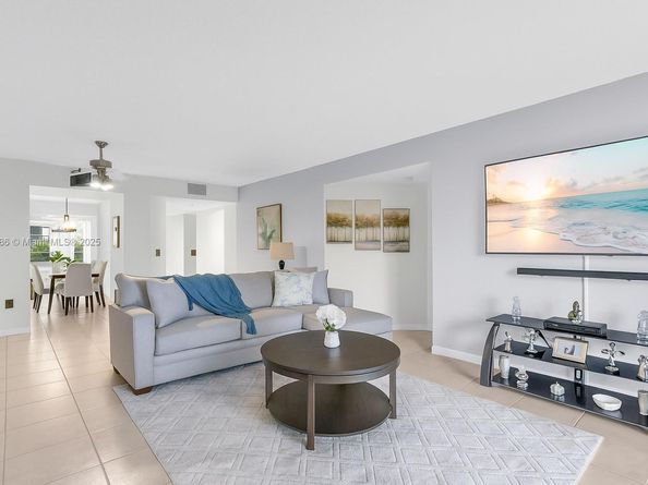 801 SW 138th Ave 310E, Pembroke Pines FL 33027