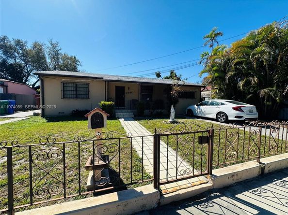 2760 NW 4th Ter, Miami FL 33125