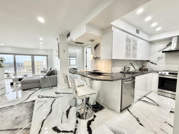 1965 S Ocean Dr 15B, Hallandale Beach FL 33009