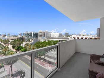 100 Lincoln Rd
