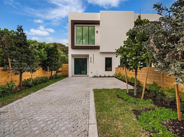 535 NW 52nd St, Miami FL 33127