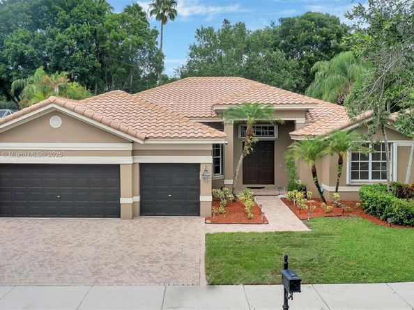 3943 Nighthawk Dr, Weston FL 33331