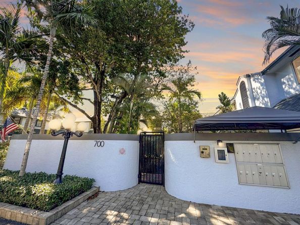 700 SE 14th St G, Fort Lauderdale FL 33316
