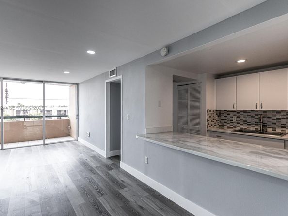 854 NW 87th Ave 504, Miami FL 33172