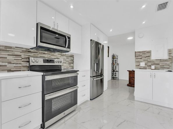 3661 Via Poinciana 206, Lake Worth FL 33467