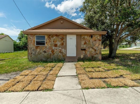 1021 W 33rd St, Riviera Beach FL 33404
