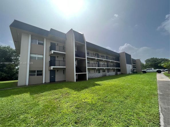 7820 S Colony Cir S 301, Tamarac FL 33321
