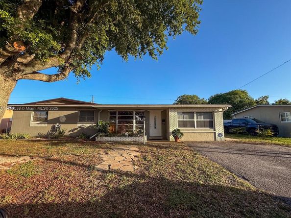 7320 NW 2nd St, Pembroke Pines FL 33024