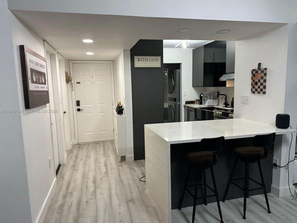 931 NE 199th St 10222, Miami FL 33179