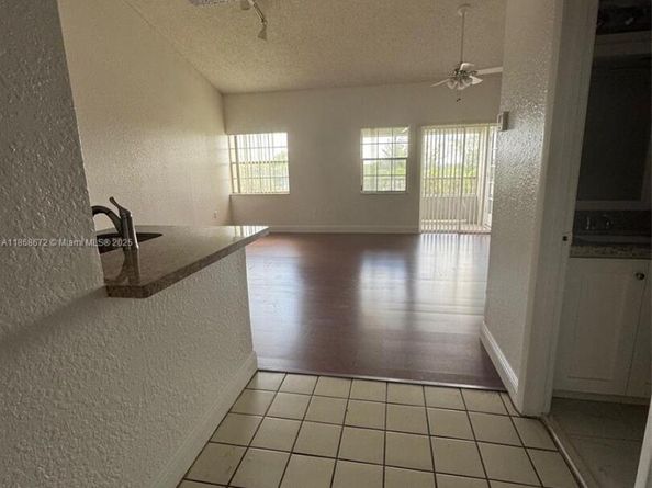 2881 N Oakland Forest Dr 310, Oakland Park FL 33309