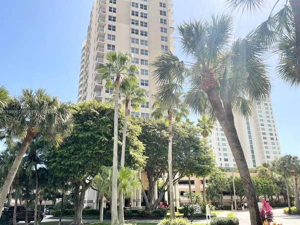 770 Claughton Island Dr 704, Miami FL 33131