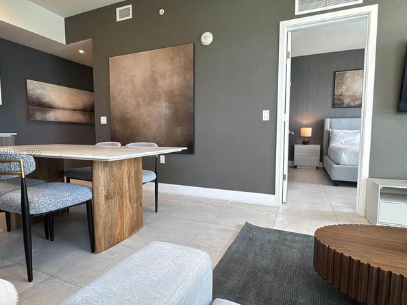 239 SW 9th St 2101, Miami FL 33130