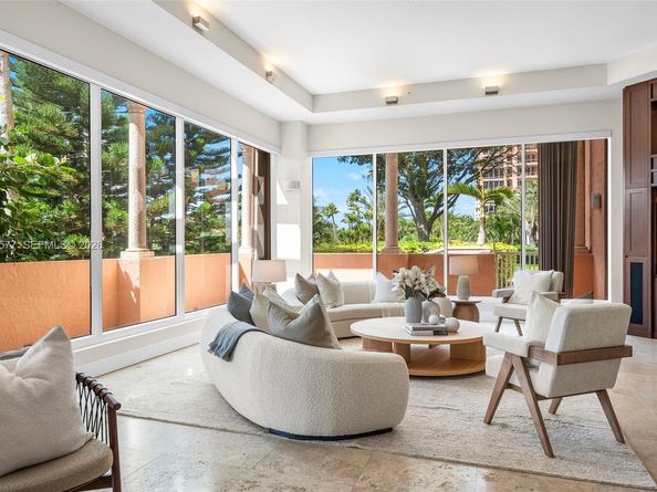 10 Edgewater Dr Lanai South, Coral Gables FL 33133