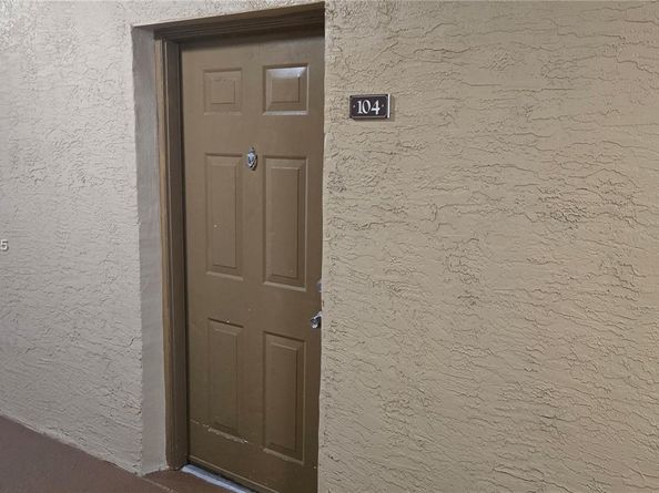 215 SW 117th Ter 14104, Pembroke Pines FL 33025