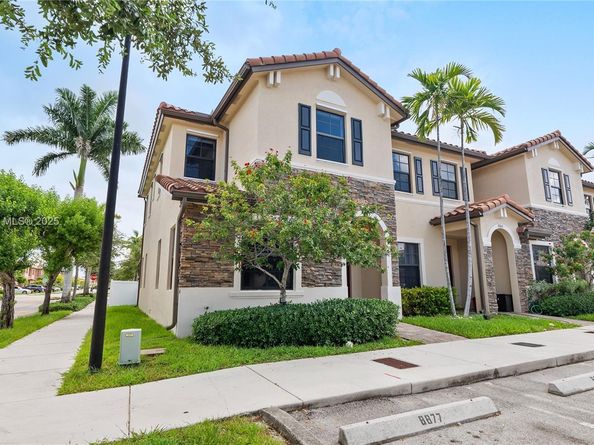 8877 W 35th Ave, Hialeah FL 33018