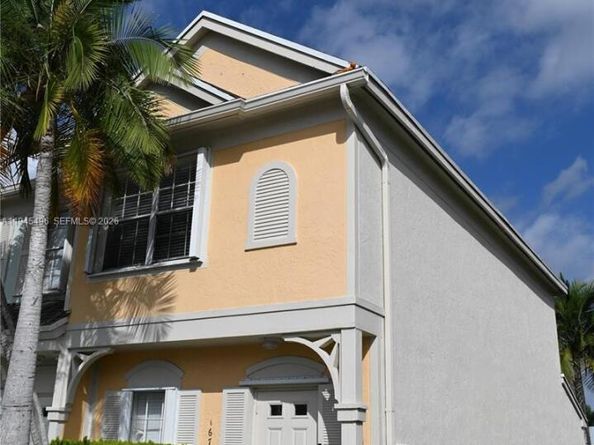 16761 Hemingway Dr, Weston FL 33326