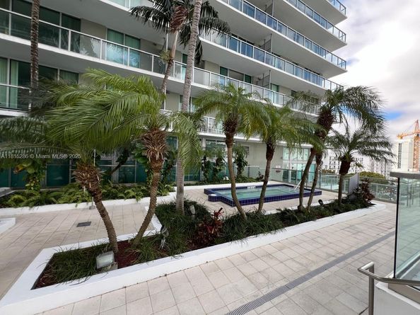 79 SW 12th St 1603S, Miami FL 33130