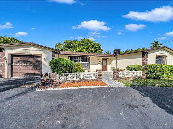 4751 NW 5th Ct, Plantation FL 33317