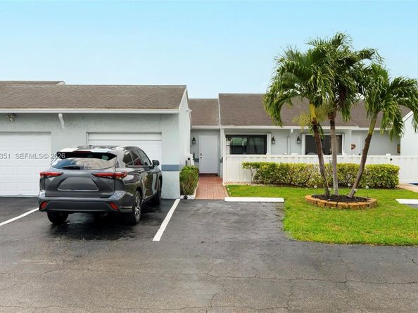 2640 W Gately Dr W 1102, West Palm Beach FL 33415