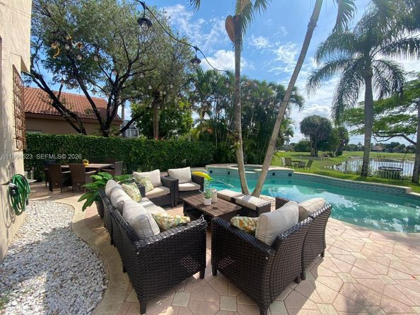 1607 SW 157th Ave, Pembroke Pines FL 33027