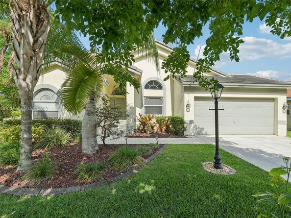 5708 NW 47th Ct, Coral Springs FL 33067