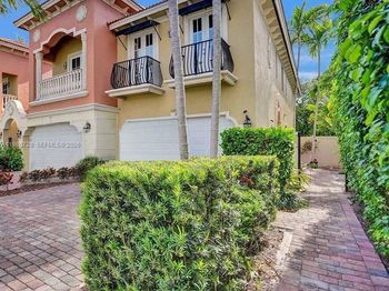 1121 NE 14th Ave