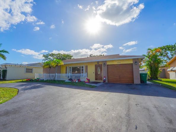 9906 Westwood Dr, Tamarac FL 33321