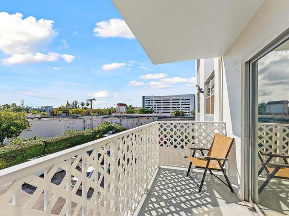 16465 NE 22nd Ave 302, North Miami Beach FL 33160