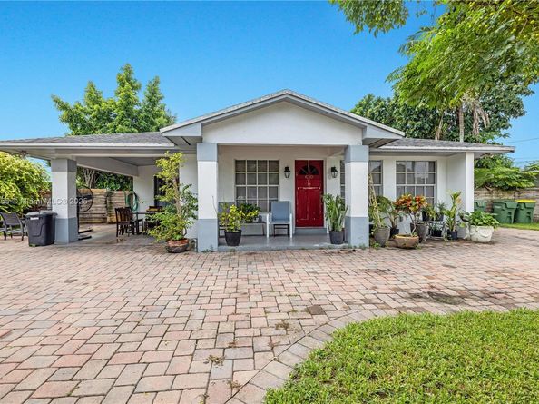 690 NW 18th St, Homestead FL 33030