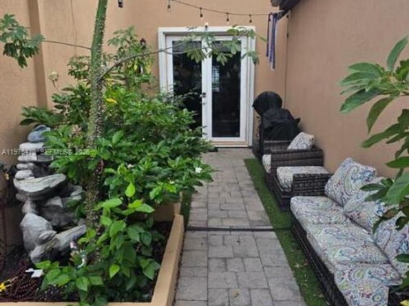 17135 SW 96 St, Miami FL 33196