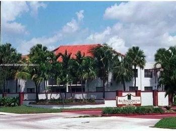 9421 Fontainebleau Blvd