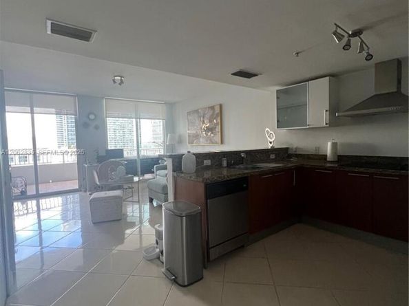 170 SE 14th St 2007, Miami FL 33131