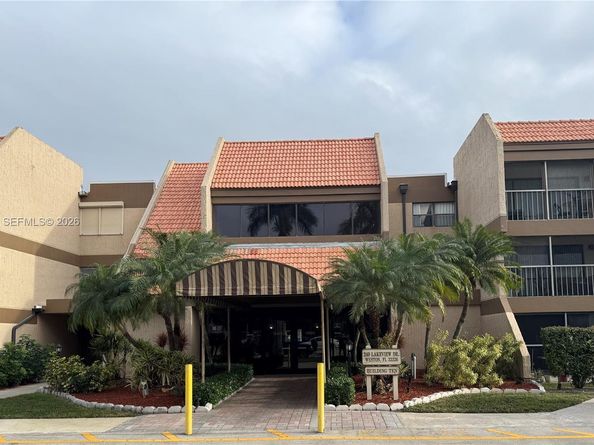 240 Lakeview Dr 308, Weston FL 33326
