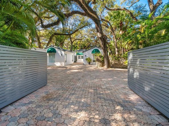 3700 Justison Rd, Miami FL 33133