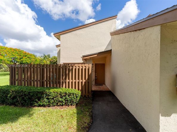 11411 SW 109th Rd 50Y, Miami FL 33176
