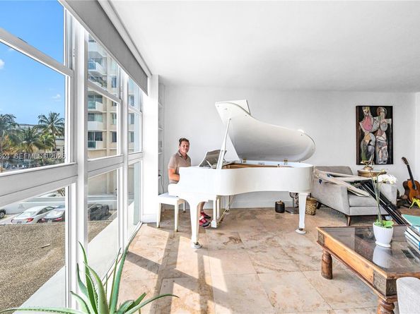 1228 West Ave 209, Miami Beach FL 33139