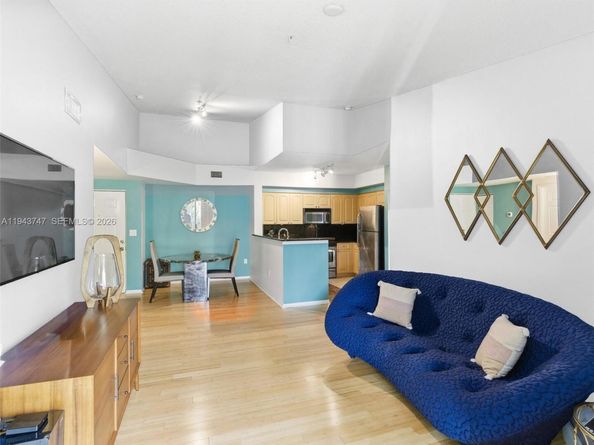 6861 SW 44th St 304, Miami FL 33155