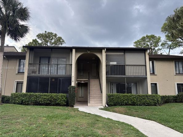 718 Sunny Pine Way F2, Green Acres FL 33415