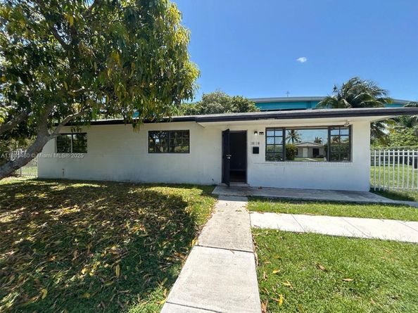 20130 NW 15th Ave, Miami Gardens FL 33169