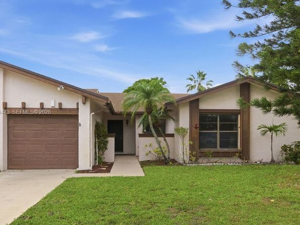 6125 Elsinore Cir, Green Acres FL 33463