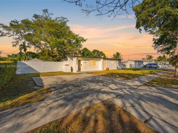 11065 SW 52nd Dr, Miami FL 33165