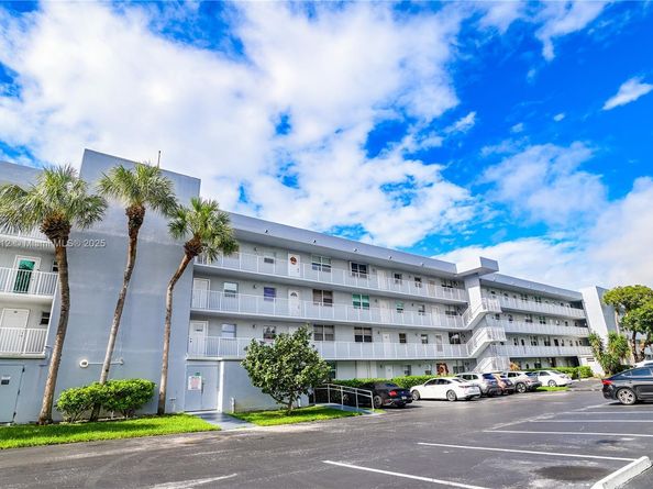 110 Royal Park Dr 2H, Oakland Park FL 33309
