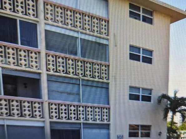211 NE 8th Ave 209, Hallandale Beach FL 33009