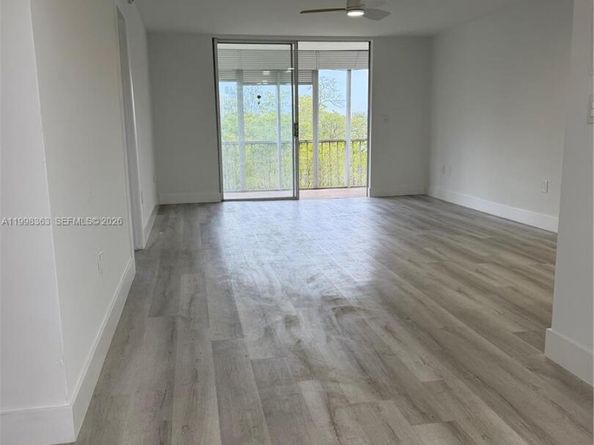 2980 Point East Dr D311, Aventura FL 33160