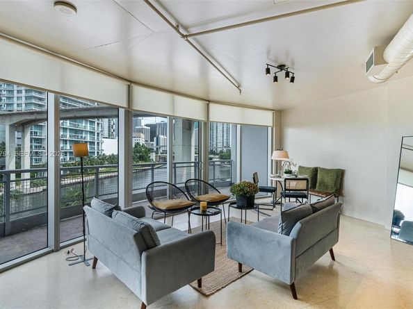 690 SW 1st Ct 501, Miami FL 33130